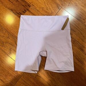 SKIMS  Fits Everybody High Waisted Biker Short Lily Size L NWT
